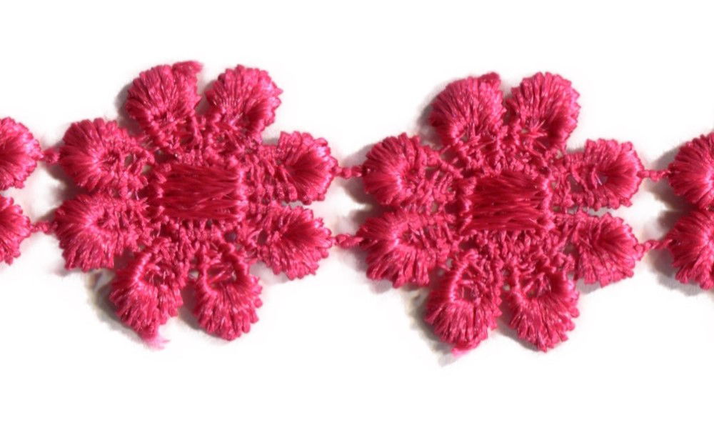 L100-CER - COTTON GUIPURE DAISY TRIM CERISE (27.4m)