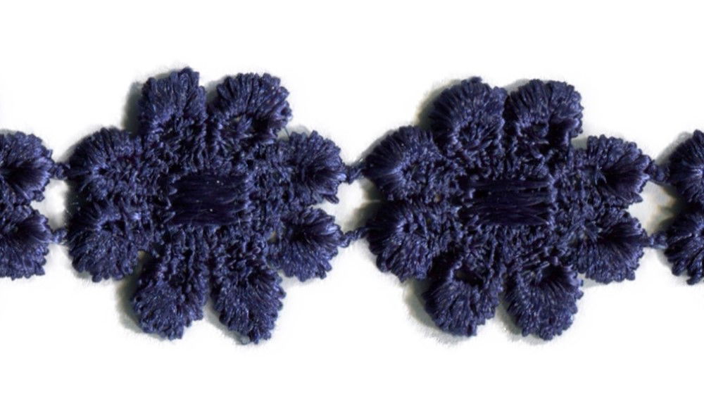 L100-N - COTTON GUIPURE DAISY TRIM NAVY (27.4m)