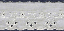 LBA243301W - LACE BROD ANGLAISE DAISY 38mm WHITE FLAT (27.4m)