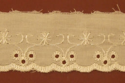 LBA243302I - LACE BROD ANGLAISE DAISY 38mm IVORY FLAT (54.8M)