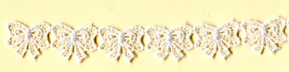 RE576002 - GUIPURE LACE BOW IVORY 3/4 INCH**5M REEL**