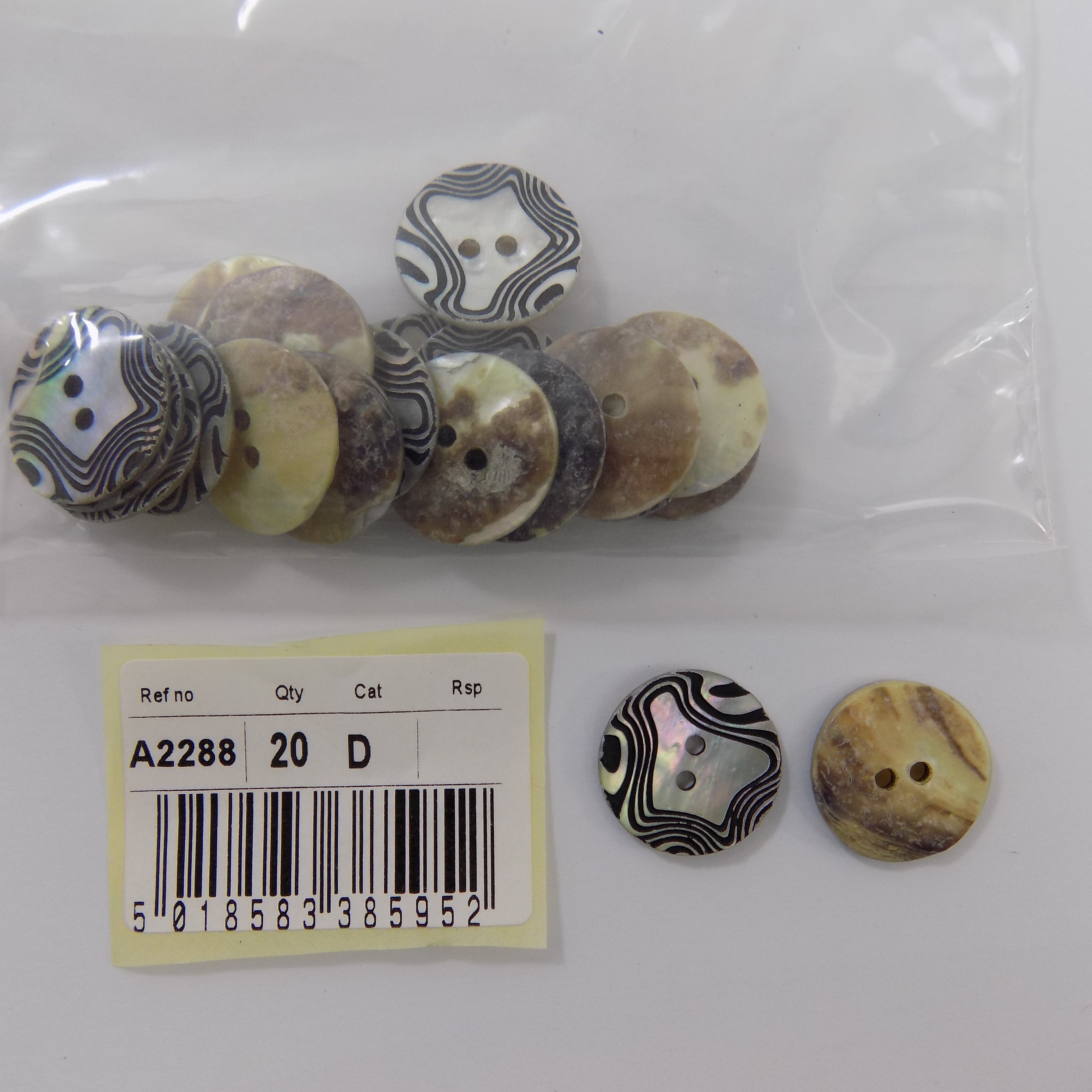 S2288  **SEHLBACH D BUTTON AGOYA OIL SLICK X20