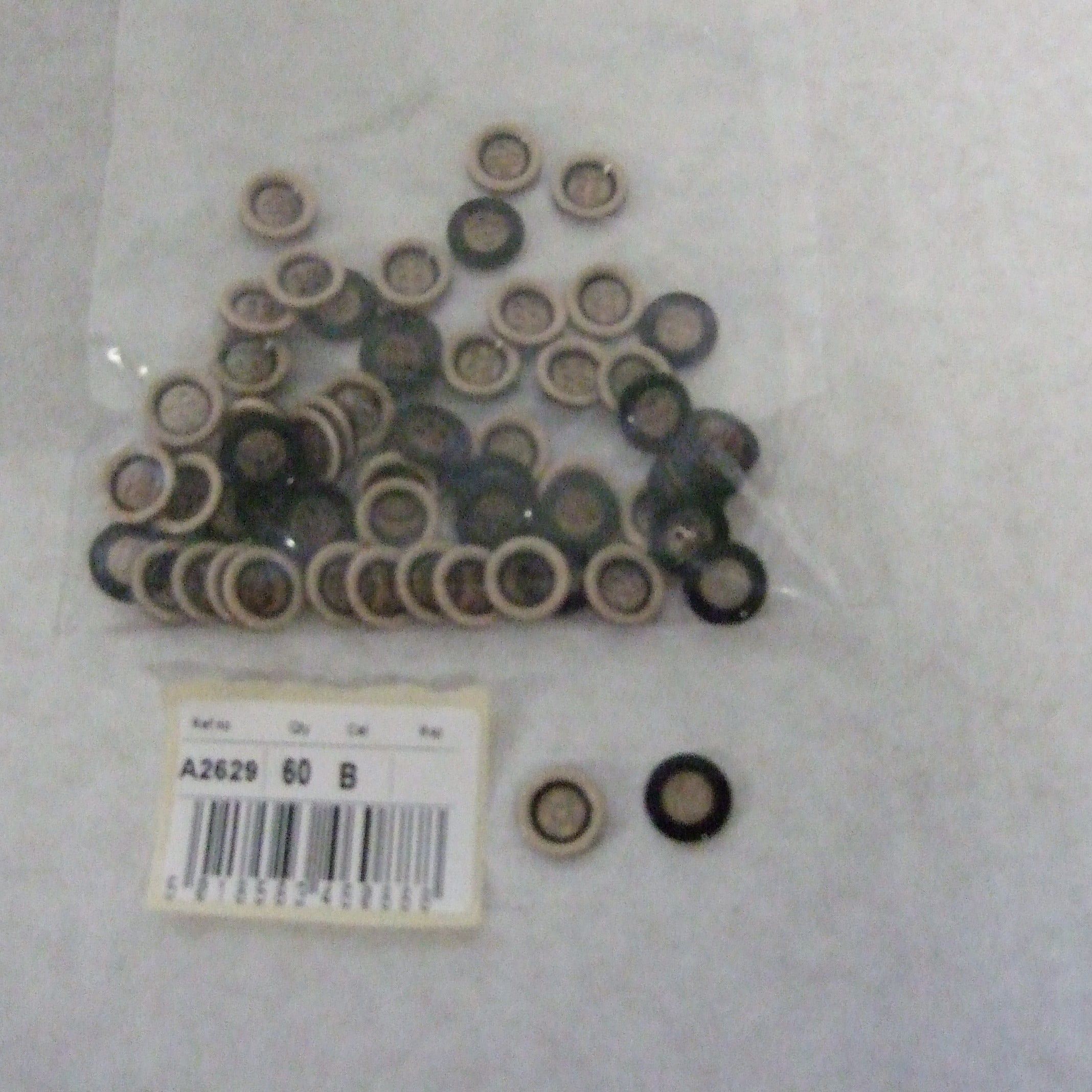 S2629  **SEHLBACH B BUTTON RAISED RIM BEIGE PK60