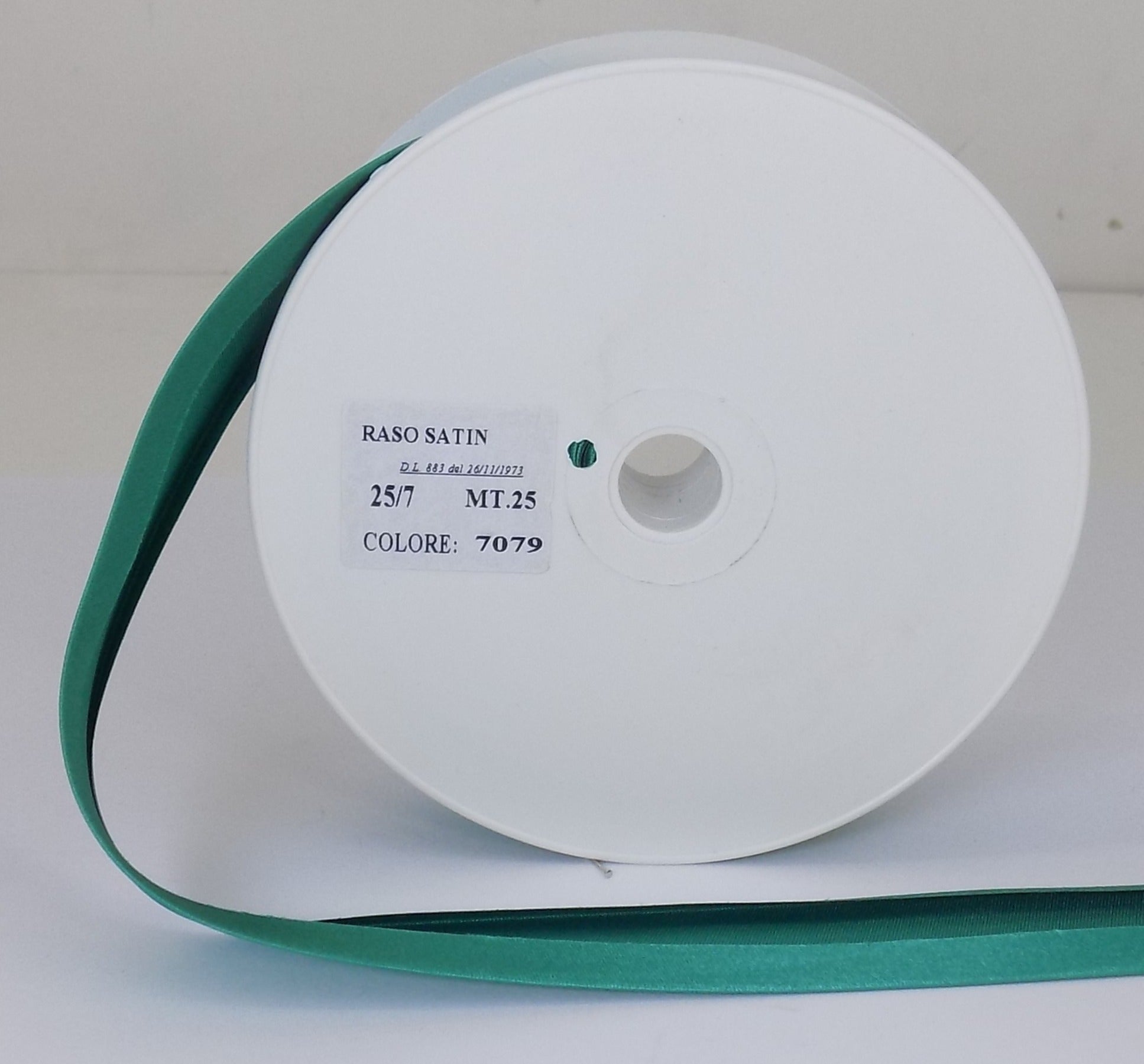 SB25-7079 **SATIN BIAS BINDING 25MM 7079 PARROT GREEN