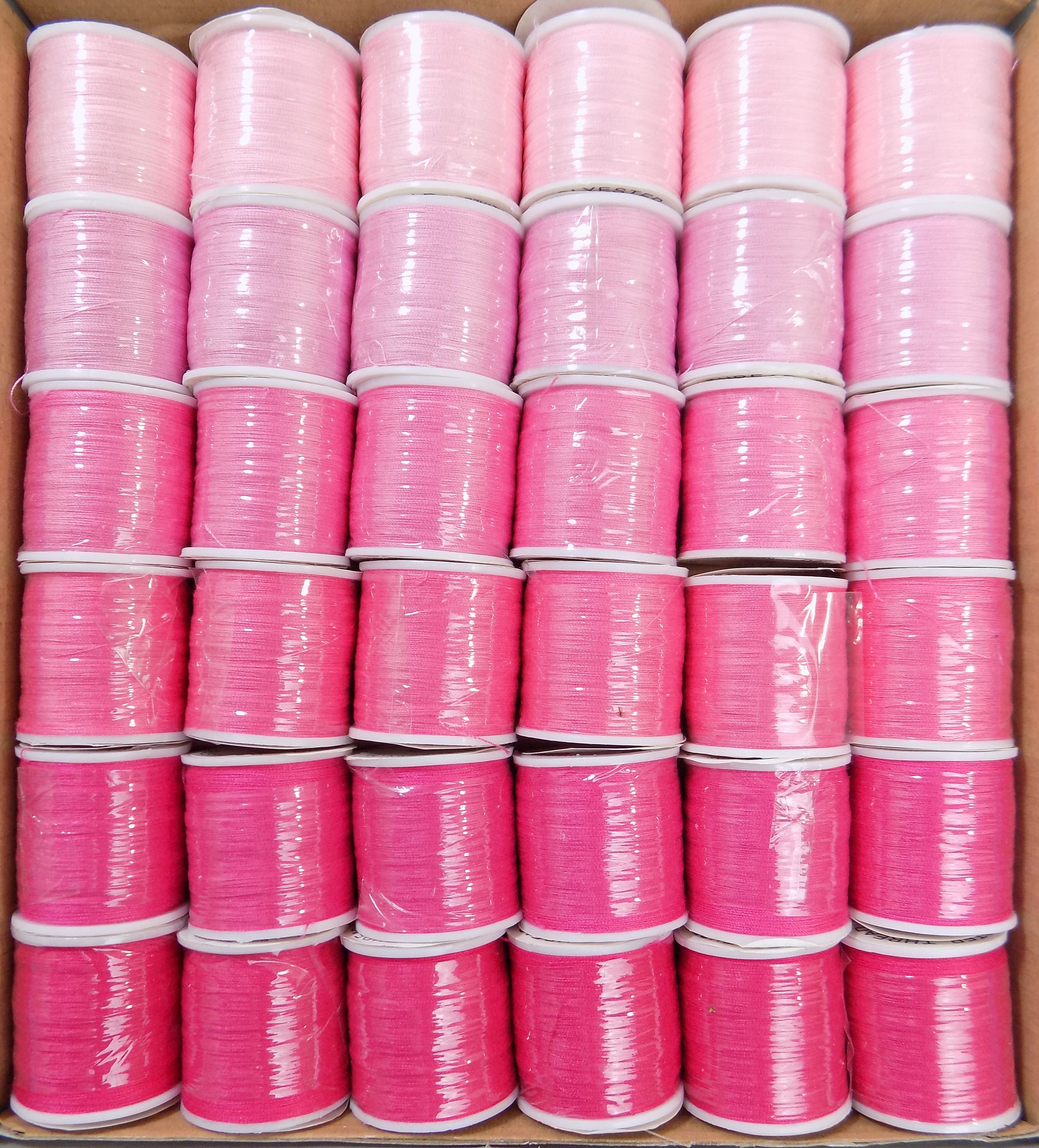 SS254  PINKS POLYESTER SEWING THREAD 100 YDS 36 WINDOW BOX