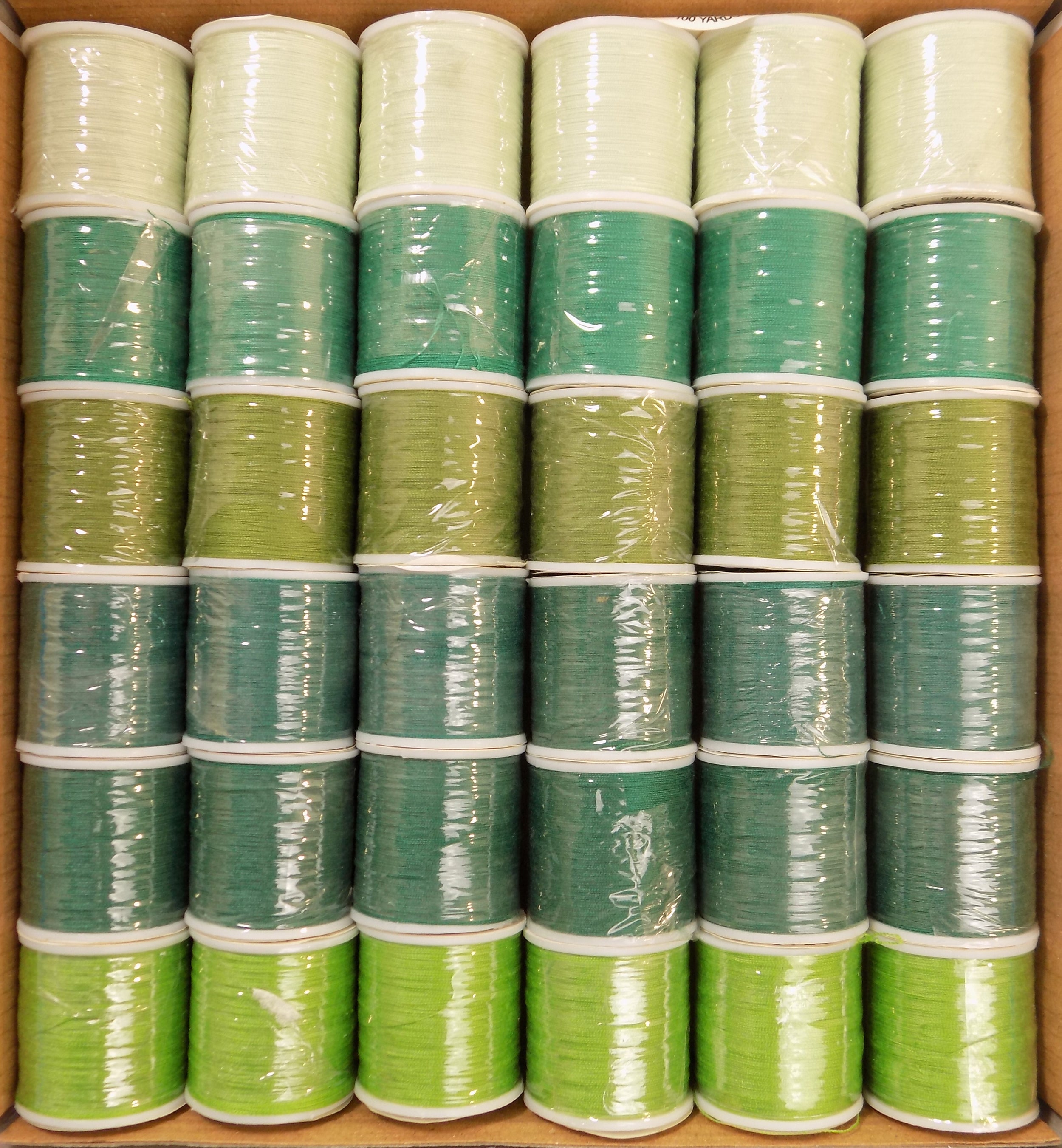 SS257  GREENS POLYESTER SEWING THREAD 100 YDS 36 WINDOW BOX